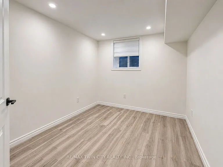 166 Ladyslipper Dr #BASEMENT — Photo 5