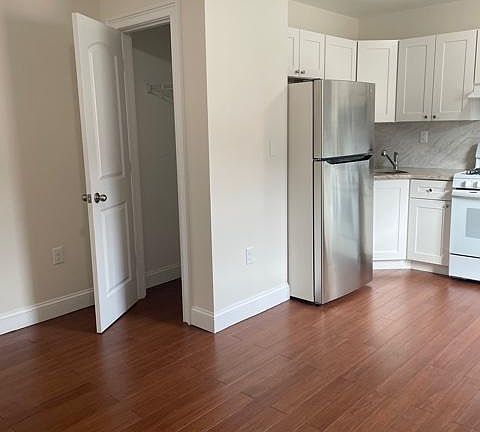 3rd image of 90 Berkshire Floor 2