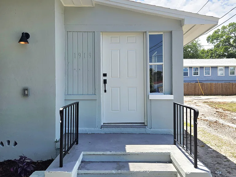 1919 Dr Martin Luther King Jr St S #1919 — Photo 11
