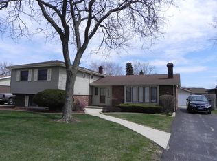 527 N Lancers Dr, Addison, IL 60101