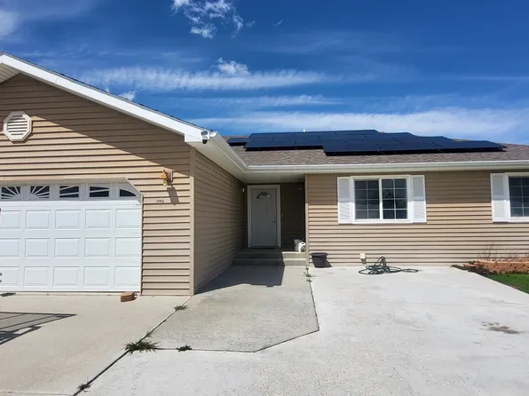 1527 Loch Tay Blvd, Rawlins, WY 82301