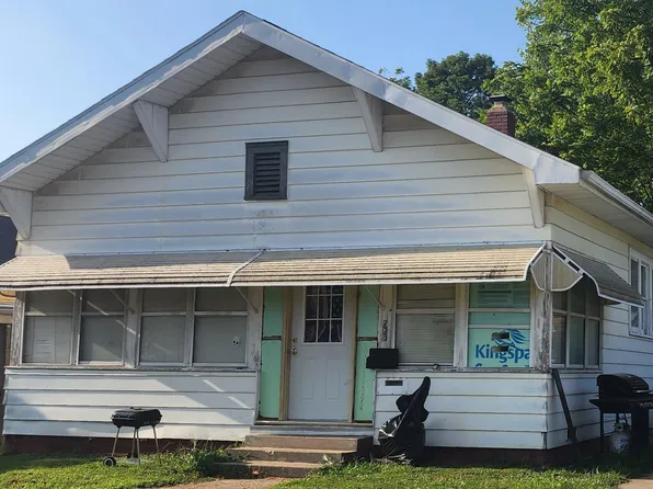 218 W 6th St, Bicknell, IN 47512