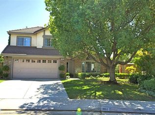 902 Foxcroft Ln, Bakersfield, CA 93312
