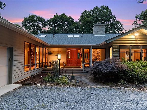 4th image of 466 Sweetwater Ln