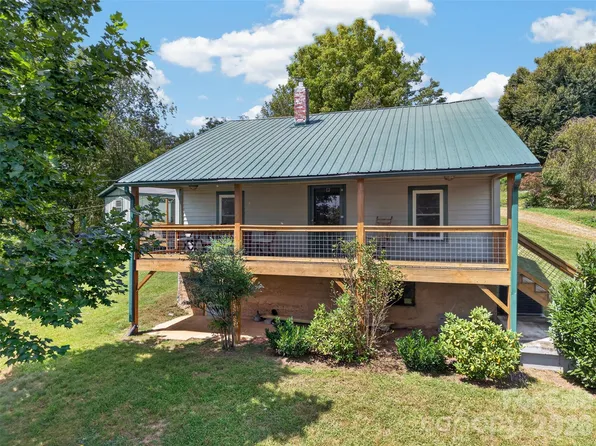 266 Starnes Cove Rd, Candler, NC 28715