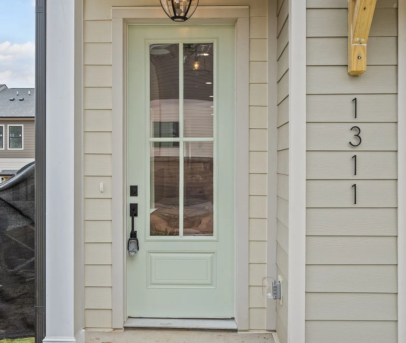1031 Noble Loop — Photo 2