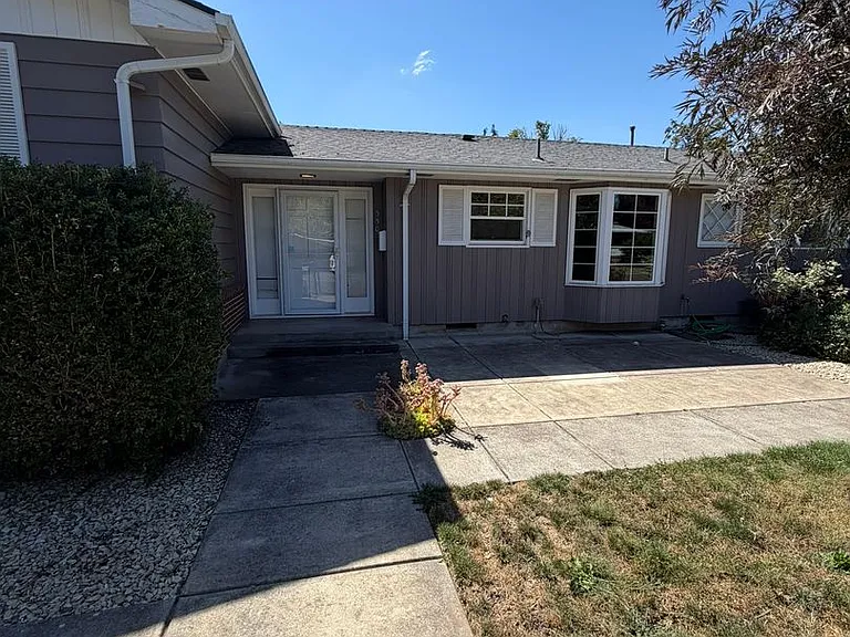 550 Carlson Dr — Photo 36