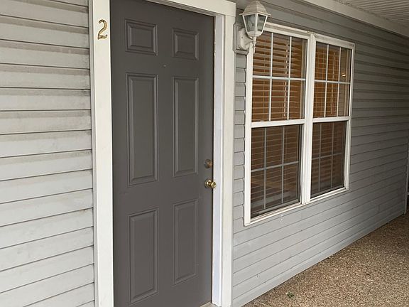 2nd image of 3800 Brentwood Dr APT 1