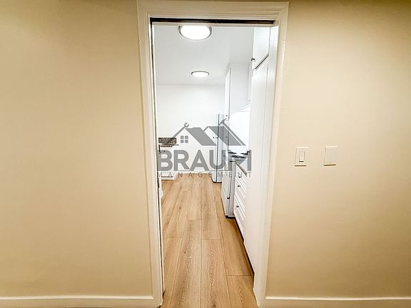 4th image of 5252 Hermitage Ave APT 5