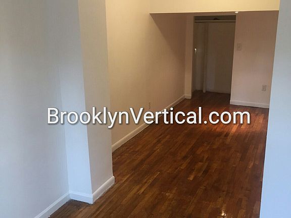 5th image of 42 S Oxford St APT 4