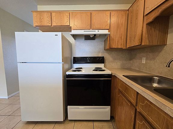 4th image of 4005 Nadine Dr APT B