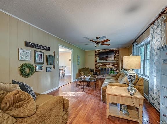 4th image of 1009 Jonathan Dr