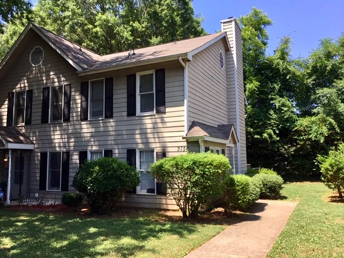 Building Photo - 3150B Driftwood Dr