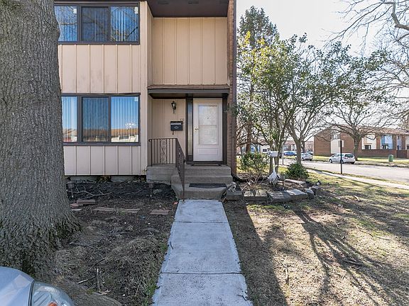2nd image of 170 Canterbury Ct