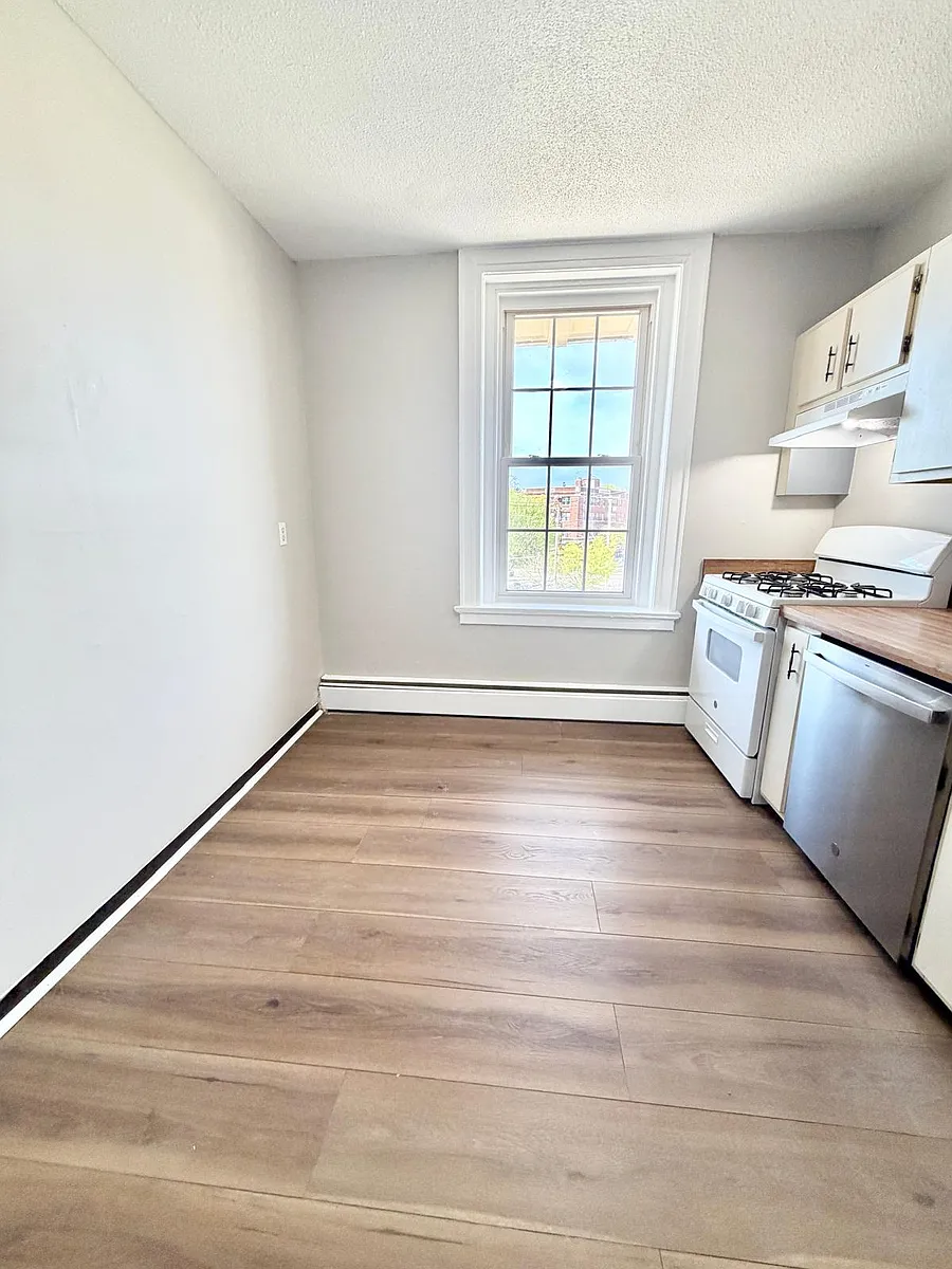 Building Photo - 36 Derby Ave #9E