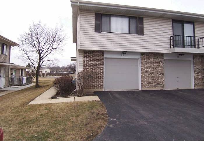 FRONT W/1 CAR GARAGE