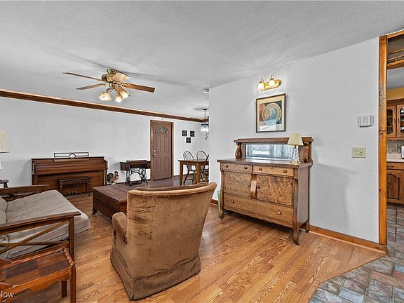 5th image of 4020 Oakwood Ave