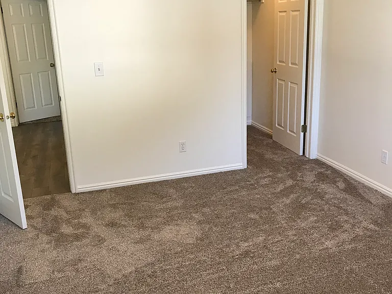 1441 S Main St — Photo 28