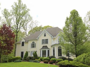16 Jacobs Ln, Bethel, CT 06801