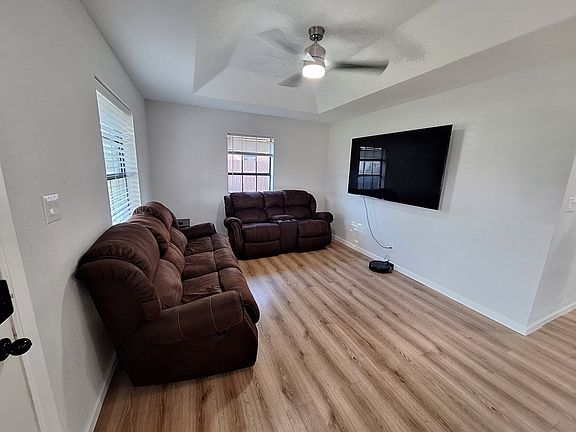 2nd image of 821 Daffodil Dr