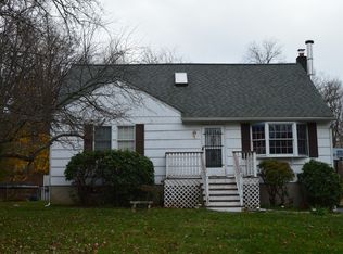 611 Oakside Rd, Yorktown Heights, NY 10598