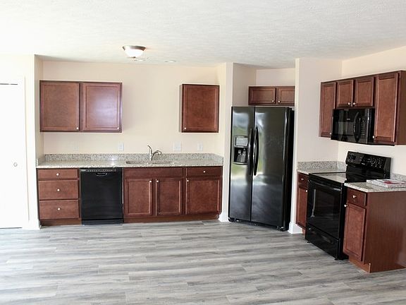 3rd image of 540 Pin Oak Dr