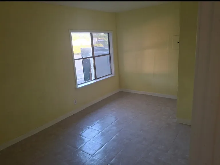 1401 W Monroe Ave — Photo 4