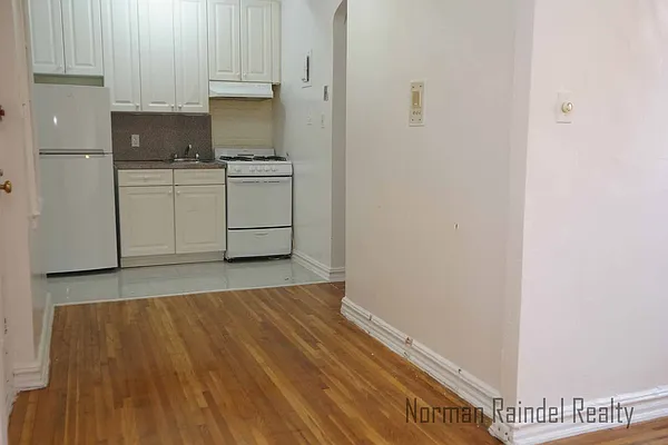 Rented by Norman Raindel, LREB | media 2