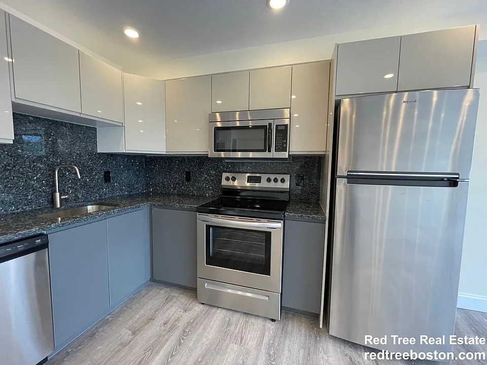 1028 Commonwealth Ave #406