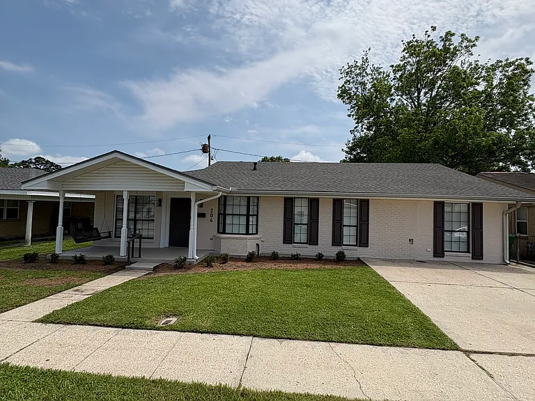 204 James Ct — Photo 1