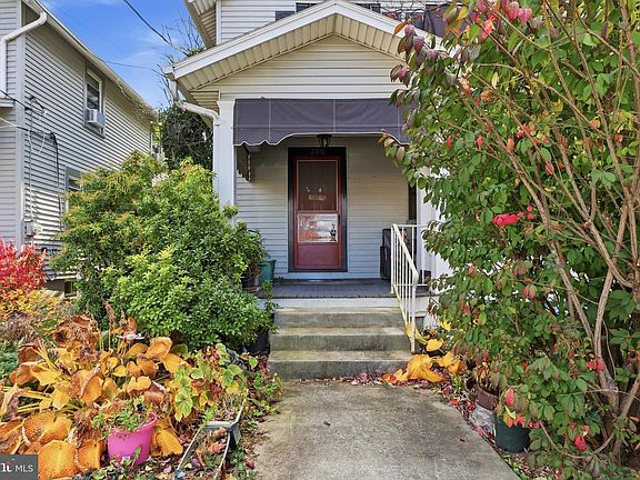 2nd image of 205 W Maplewood Ave