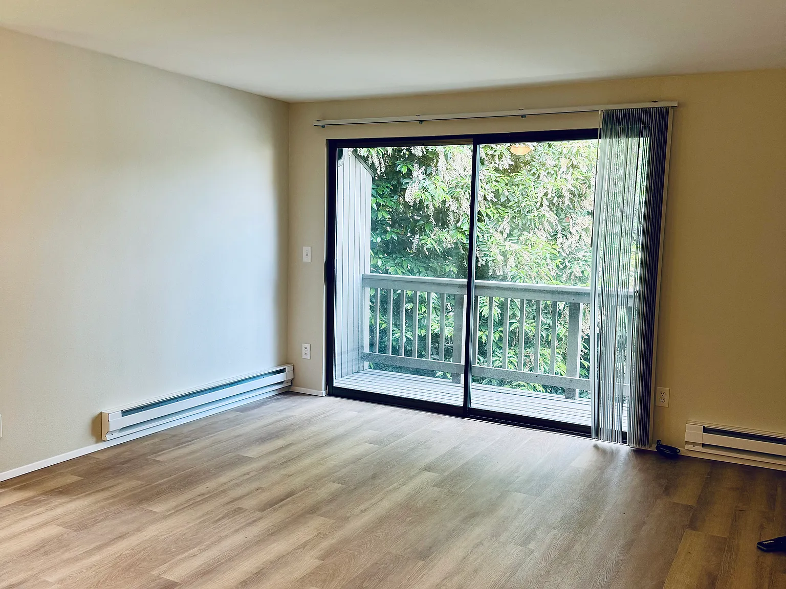 145 NW Alder Pl — Photo 4