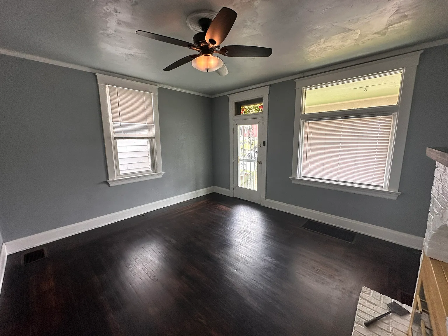 484 Crestline Ave — Photo 3
