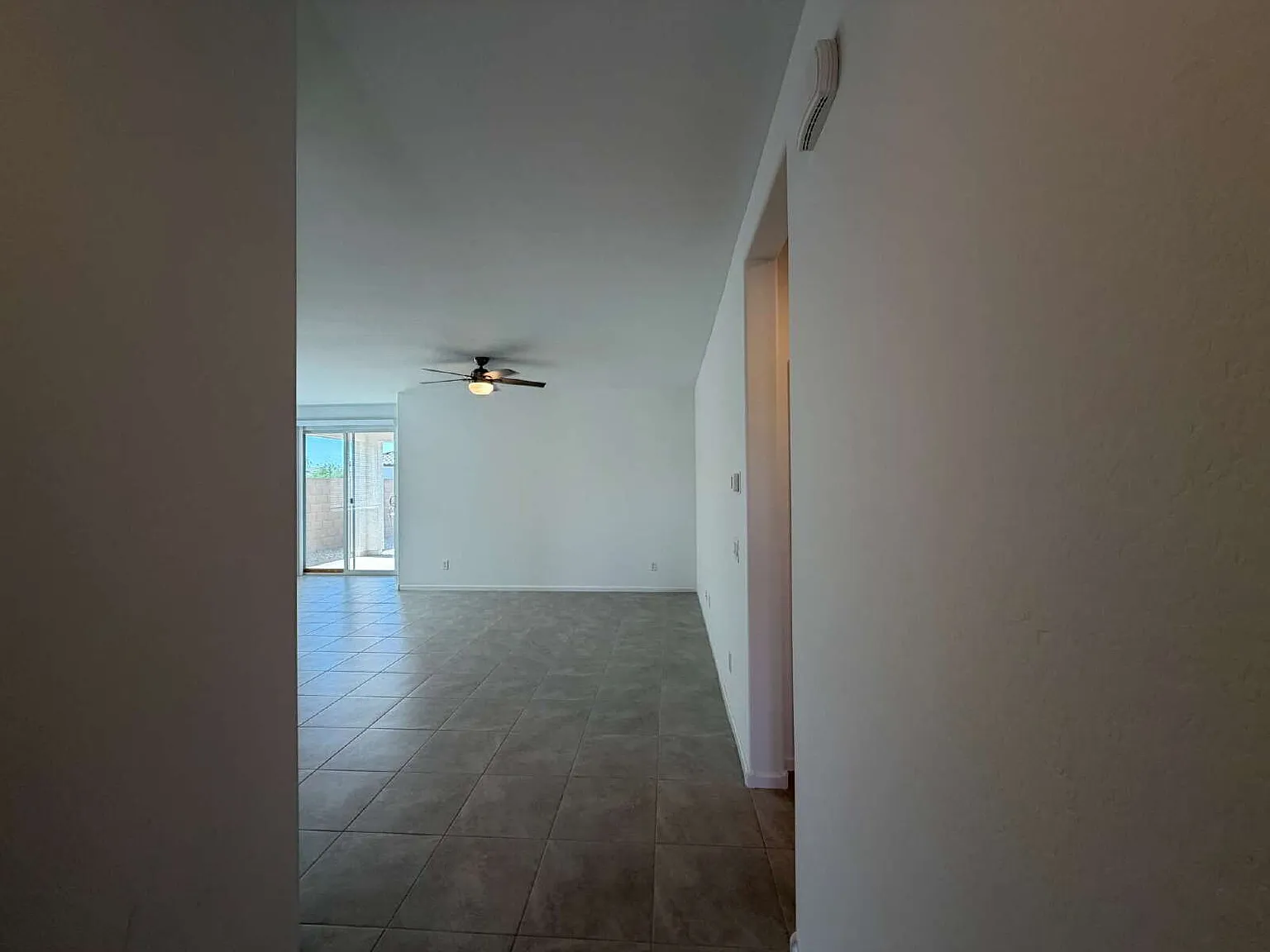 3 bed, 2.0 bath, 1411 sqft, $2,045 — Photo 4