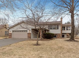 10150 Buckingham Dr, Eden Prairie, MN 55347
