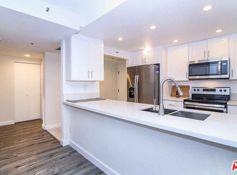 1st image of 600 W 9th St APT 813