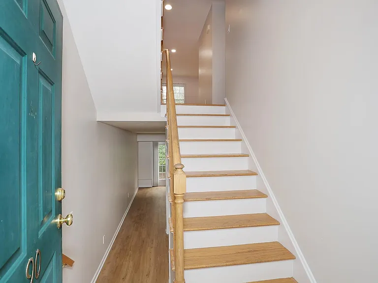 90 Elm St — Photo 28