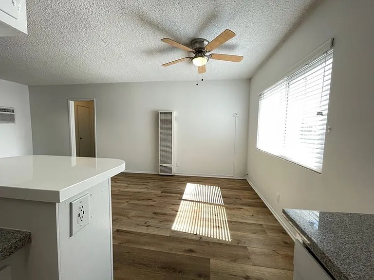 6632 Darby Ave — Photo 8
