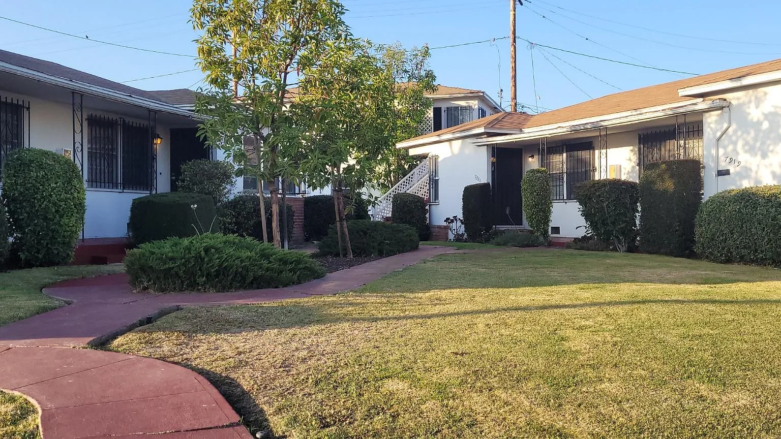2303 W 80th Street — Photo 2