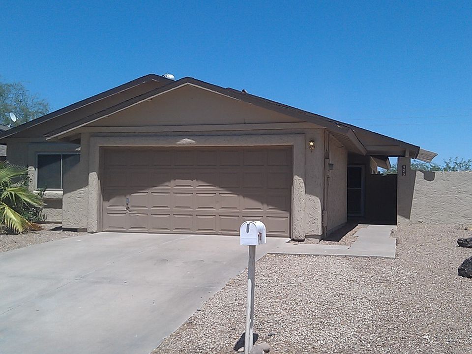 1st image of 923 N Roosevelt Cir
