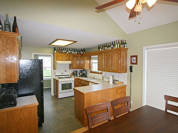 kitchen w/ tile floors
