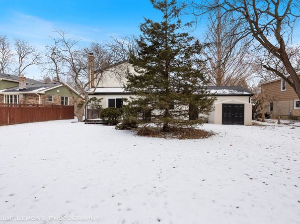 1525 Chickasaw Dr, Naperville, IL 60563