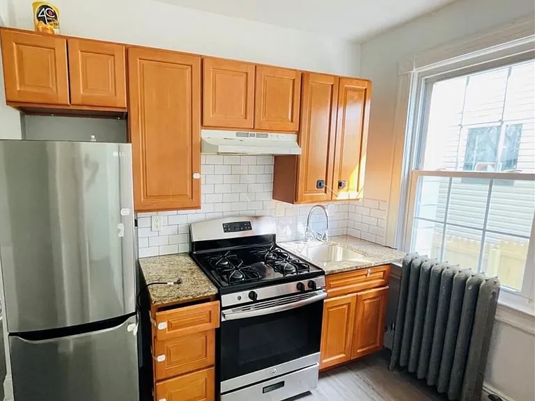 330 Van Duzer St #2 — Photo 15