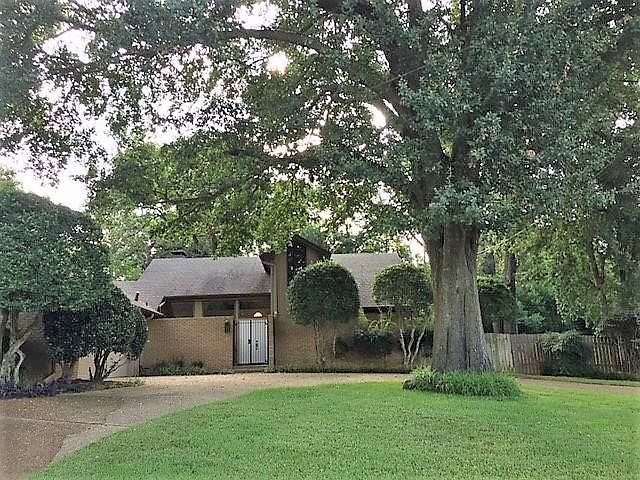 1st image of 914 Bradley Dr
