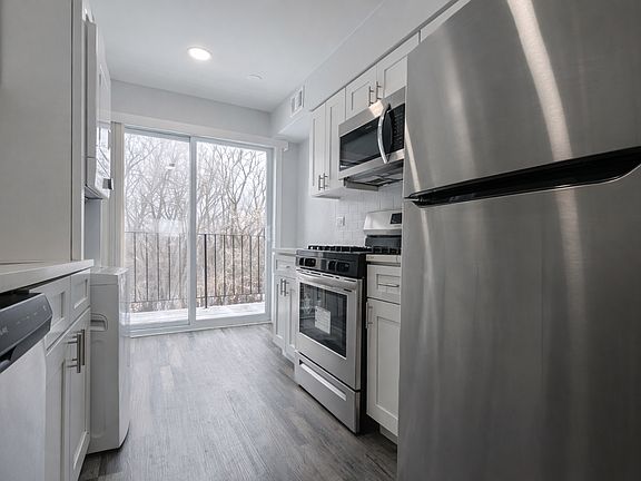 4th image of 228 E Rimini Ct Unit 3B