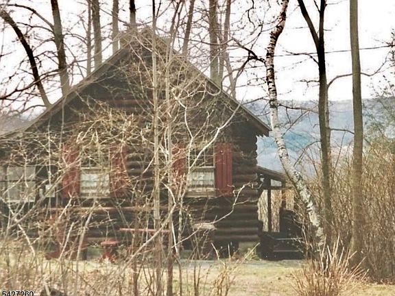 3rd image of 81 Turtleback Road