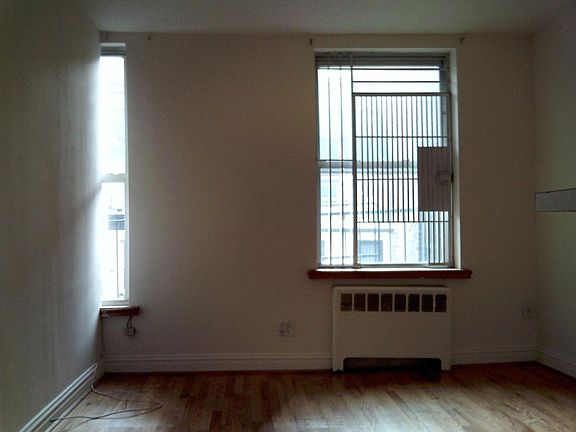 5th image of 124 E 27th St