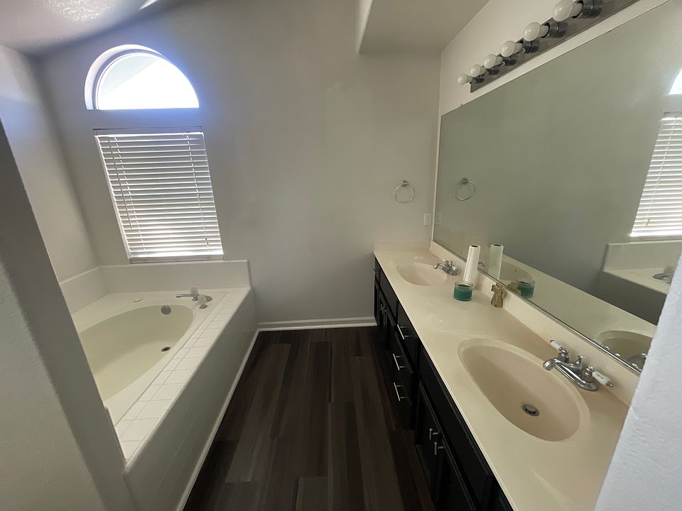 1st image of 389 Sumatra Dr