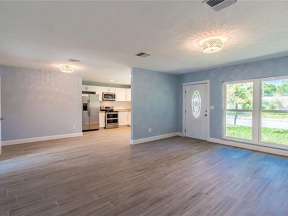 4th image of 1419 Arden Ave