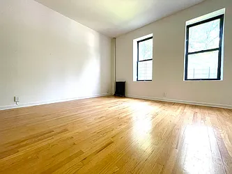 Rented by R New York